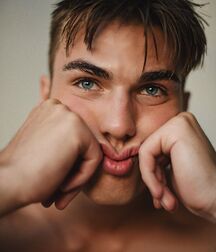 ZACH COX - AMERICAN MODEL 61f2afdb77156.jpg