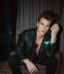 ZACH COX - AMERICAN MODEL 61f2afe9372c4.jpg