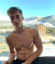 ZACH COX - AMERICAN MODEL 61f2afeb1ae0f.jpg