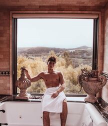 ZACH COX - AMERICAN MODEL 61f2affcb0eac.jpg