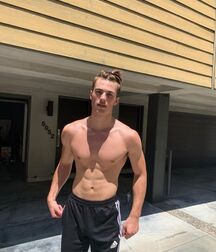 ZACH COX - AMERICAN MODEL 61f2b0118d68c.jpg