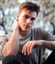 ZACH COX - AMERICAN MODEL 61f2b02e3e83f.jpg