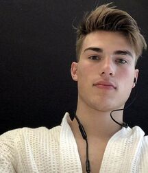 ZACH COX - AMERICAN MODEL 61f2b0359024c.jpg