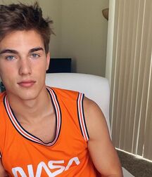 ZACH COX - AMERICAN MODEL 61f2b092ed4b7.jpg