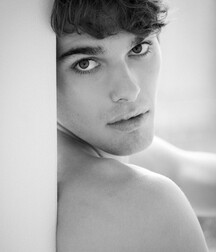 JOHN MICHAEL GUIDO - AMERICAN MODEL 6220bce7cb100.jpg
