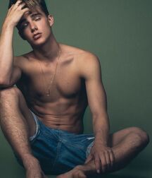 Matthew Pollock - American Model 622dbe50ab459.jpg
