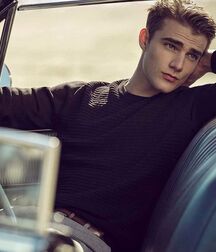 Matthew Pollock - American Model 622dbf16be9eb.jpg