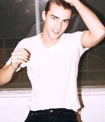 Matthew Pollock - American Model 622dbf2688a8e.jpg