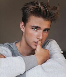 Matthew Pollock - American Model 622dbf54ab4cc.jpg