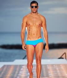 CARLOS GOMEZ - FASHION MODEL SPANISH 62615ce14f44d.jpg