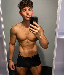 JOSH IVORY - BRITISH MALE MODEL 6263c5f20f350.jpg