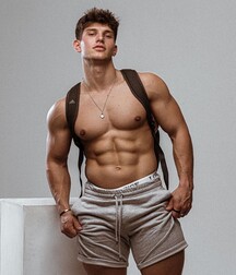 JOSH IVORY - BRITISH MALE MODEL 6263c64fb337b.jpg