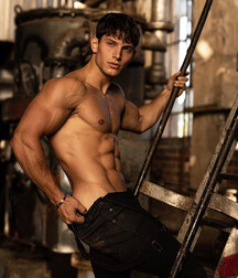 JOSH IVORY - BRITISH MALE MODEL 6263c6e90ec6d.jpg