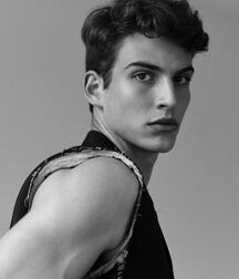 AMERIGO VALENTI - ITALIAN MALE MODEL 6280c1c828ee7.jpg