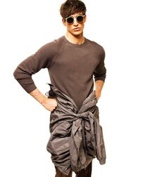 AMERIGO VALENTI - ITALIAN MALE MODEL 6280c1eda59f2.jpg