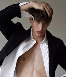 AMERIGO VALENTI - ITALIAN MALE MODEL 6280c23e8ae91.jpg