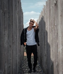 TIM TROETSCHEL - GERMAN MALE MODEL 62839998f0c50.jpg