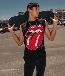 KLINE BARFIELD - AMERICAN MODEL 62849d0d37d62.jpg