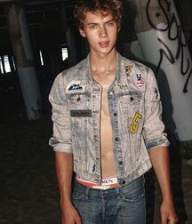 KLINE BARFIELD - AMERICAN MODEL 62849d18d1e5f.jpg
