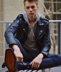 KLINE BARFIELD - AMERICAN MODEL 62849d1ccf109.jpg