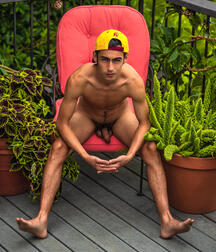 I'M NOT A BIG FAN OF CLOTHES  6289d6d7d26a7.jpg