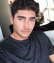 Charlie Matthews - American Model 628f8ef841cfd.jpg