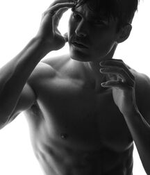 Charlie Matthews - American Model 628f909d87481.jpg