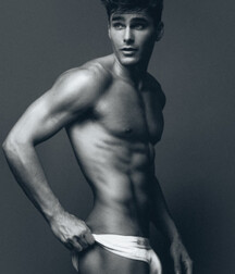 Charlie Matthews - American Model 628f90dd3bc3c.jpg