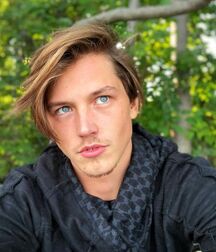 SIMON J. LOOF - SWEDISH ACTOR AND MODEL 62c2e415b69a8.jpg