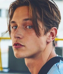 SIMON J. LOOF - SWEDISH ACTOR AND MODEL 62c2e41ca66cb.jpg