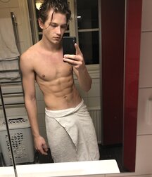 SIMON J. LOOF - SWEDISH ACTOR AND MODEL 62c2e4254de39.jpeg