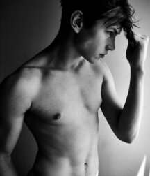 SIMON J. LOOF - SWEDISH ACTOR AND MODEL 62c2e45f9c086.jpg