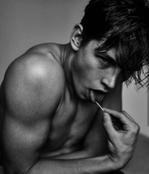 SIMON J. LOOF - SWEDISH ACTOR AND MODEL 62c2e4651e54a.png