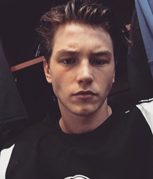 SIMON J. LOOF - SWEDISH ACTOR AND MODEL 62c2e4810fa90.jpg