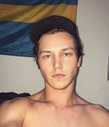 SIMON J. LOOF - SWEDISH ACTOR AND MODEL 62c2e4972e8e7.jpg