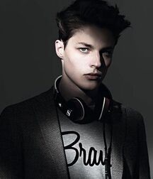 BRODIE SCOTT - CANADIAN RUNWAY MODEL 62cd819c2f99c.jpg