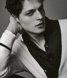 BRODIE SCOTT - CANADIAN RUNWAY MODEL 62cd81abb5c0c.jpg