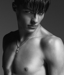 BRODIE SCOTT - CANADIAN RUNWAY MODEL 62cd81df9c577.jpg