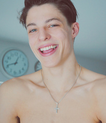 BRODIE SCOTT - CANADIAN RUNWAY MODEL 62cd81f49b3b0.jpg