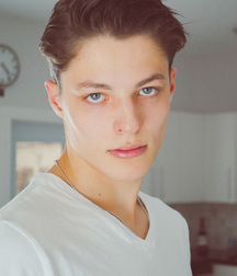 BRODIE SCOTT - CANADIAN RUNWAY MODEL 62cd81f9d6075.jpg