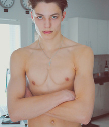 BRODIE SCOTT - CANADIAN RUNWAY MODEL 62cd81fd4bb99.jpg