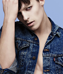 BRODIE SCOTT - CANADIAN RUNWAY MODEL 62cd82027d827.jpg