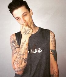 ASH STYMEST - ENGLISH MALE MODEL 62cec48c5775a.jpg