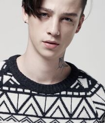 ASH STYMEST - ENGLISH MALE MODEL 62cec4947babf.jpg