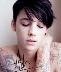 ASH STYMEST - ENGLISH MALE MODEL 62cec4c680633.jpg