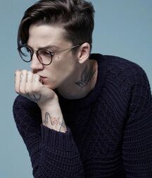 ASH STYMEST - ENGLISH MALE MODEL 62cec4e29dd85.jpg