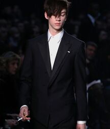 ASH STYMEST - ENGLISH MALE MODEL 62cec4e4c3fc9.jpg