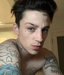 ASH STYMEST - ENGLISH MALE MODEL 62cec4eaf25ba.jpg