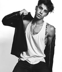 JACOB FORINASH - AMERICAN MODEL 62d934945b4f8.jpg