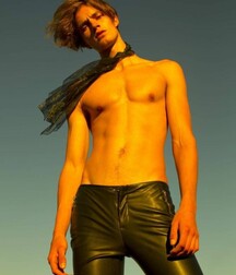 FREDERIK RUEGGER - GERMAN FASHION MODEL 62dba63a3a5d2.jpg